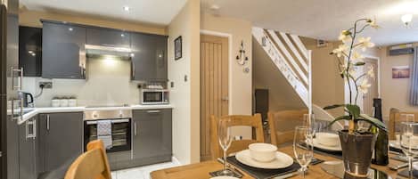 Apartment (2 Bedrooms) | Private kitchen