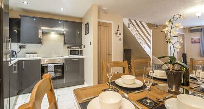 Harry's - 2 Bedroom Holiday Home - Tenby