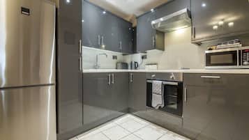 Căn hộ (2 Bedrooms) | Bếp riêng | Tủ lạnh, lò vi sóng, lò nướng, bếp nấu
