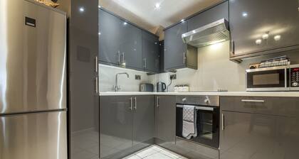 Harry's - 2 Bedroom Holiday Home - Tenby