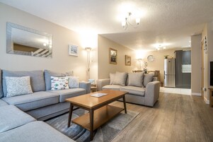 Apartamento (2 Bedrooms) | Zona de estar