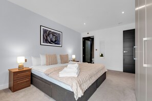 Deluxe Apartment, 2 Bedrooms, Non Smoking, Kitchenette | 2 bedrooms, free WiFi, bed sheets