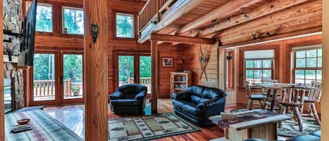 TV, fireplace