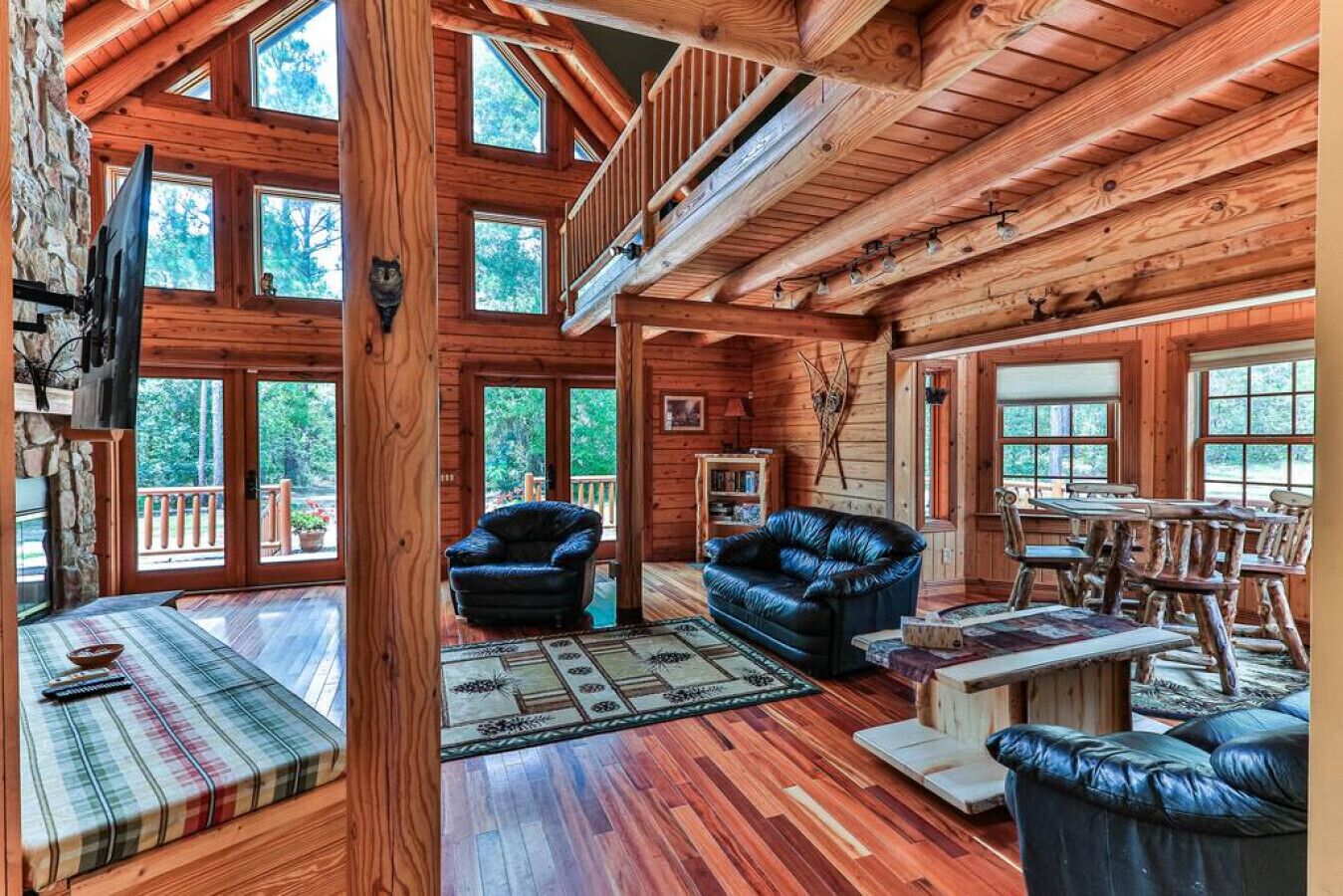 Televisión y chimenea 