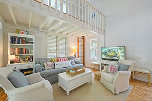 TV - Just 5 Houses to Beach in Seaside! Sleeps Six + 2 Adult Bikes! (Santa Rosa Beach)