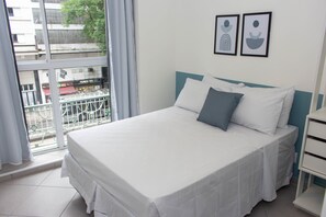 Desk, iron/ironing board, free WiFi, bed sheets - 360 Av. Ipiranga (São Paulo)