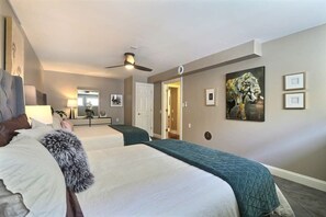 5 chambres, bureau, fer et planche à repasser, lit de bébé portatif