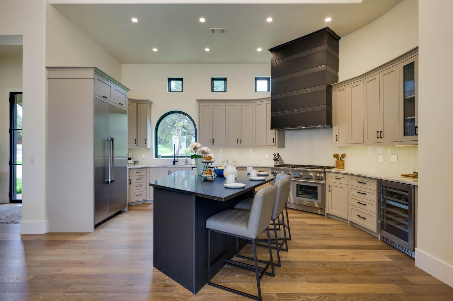 Boaters and Golfers Dream Luxury Lakeside Villa