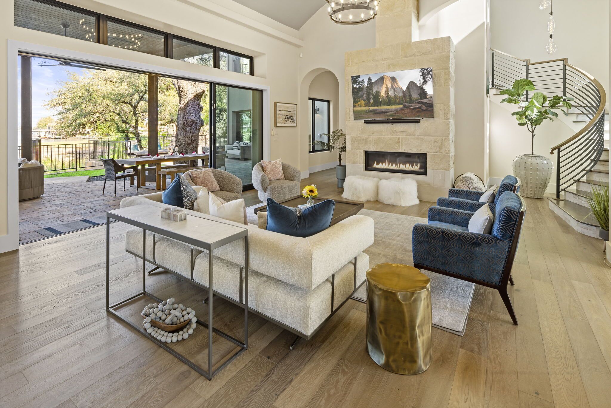 Boaters and Golfers Dream Luxury Lakeside Villa