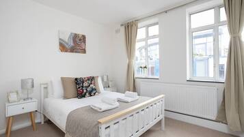 2 bedrooms, desk, iron/ironing board, WiFi