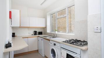 Full-size fridge, oven, dishwasher, toaster