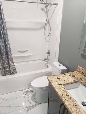 Bathtub, towels