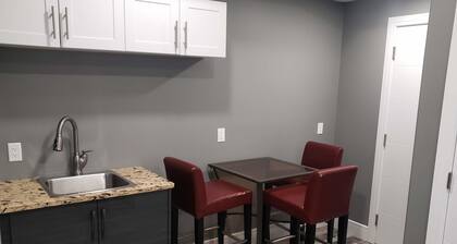 Cozy 2 BR 1BATH apartment with WIFI, Laundry and Off Street parking
