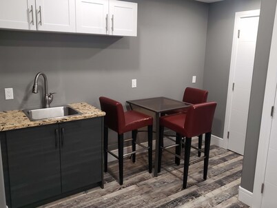 Cozy 2 BR 1BATH apartment with WIFI, Laundry and Off Street parking