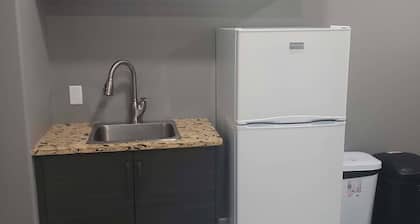 Cozy 2 BR 1BATH apartment with WIFI, Laundry and Off Street parking