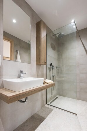 Superior Apartment, Partial Sea View | Bathroom | Shower, rainfall showerhead, hair dryer - Mikes Beach Lux (Hersonissos)