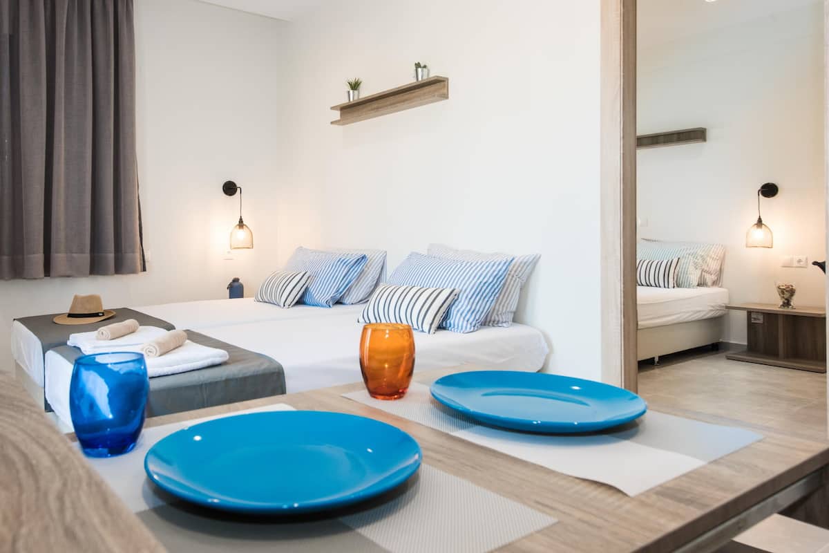 Departamento superior, vista parcial al mar | 1 habitación y wifi gratis