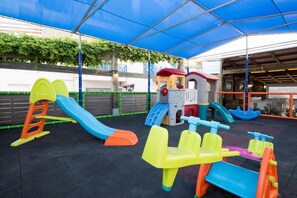 Children's play area - outdoor - Mikes Beach Lux (Hersonissos)