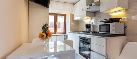 Fridge, microwave, oven, stovetop