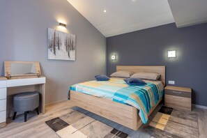 3 soverom, strykejern/-brett, wi-fi og sengetøy