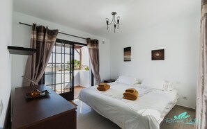 3 bedrooms, iron/ironing board, free WiFi, bed sheets - Remarkable 3-bed Villa in Playa Blanca (Yaiza)