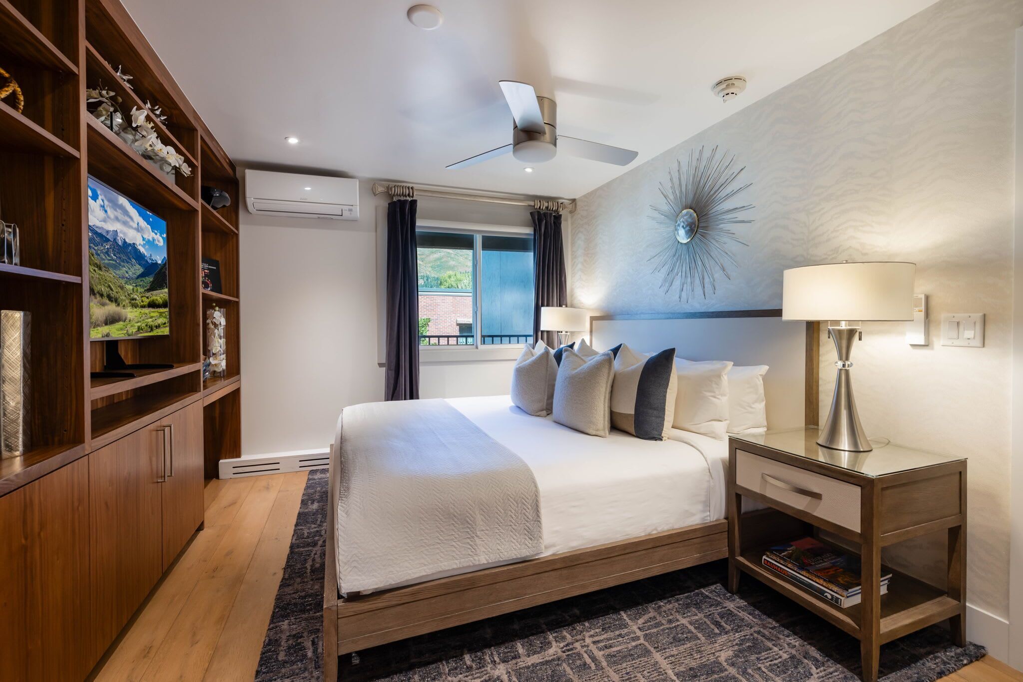 2 chambres, coffres-forts dans les chambres, fer et planche à repasser