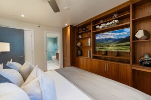 2 bedrooms, in-room safe, iron/ironing board, travel cot - Luxurious 2BR 2BA with Breathtaking Views & A/C! (Aspen)