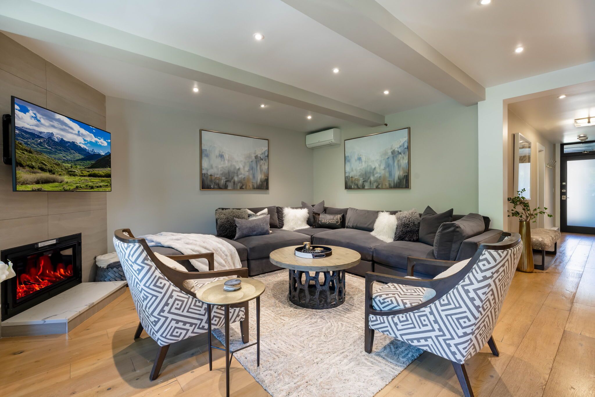 TV connectée, chaîne hi-fi, espaces bureaux