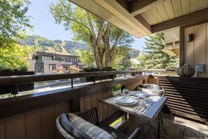 Outdoor dining - Luxurious 2BR 2BA with Breathtaking Views & A/C! (Aspen)
