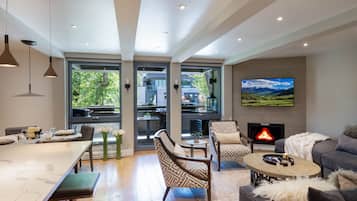 Smart TV, fireplace, stereo, offices