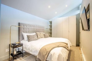 3 quartos, ferros/tábuas de passar roupa, Wi-Fi, roupa de cama