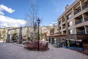 Exterior - NEWLY REMODELED 3BD ROOFTOP RESIDENCE IN LIONSHEAD VAIL WITH A/C (Vail)