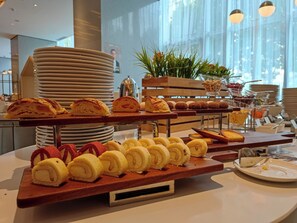 Petit déjeuner buffet servi tous les jours en supplément