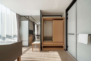 客房, 1 张特大床 | 羽绒被、记忆海绵床垫、客房内保险箱、办公桌