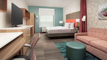 Työpöytä, kannettavalle tietokoneelle sopiva työtila, pimennysverhot