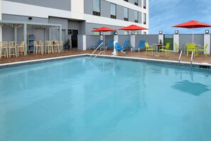 Outdoor pool, pool loungers - Home2 Suites by Hilton Kenner New Orleans Airport (Kenner)