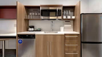 Suite, 1 habitación, no fumadores | Cocina privada | Frigorífico grande, microondas, lavavajillas y cafetera o tetera