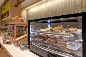 Free daily buffet breakfast - Home2 Suites by Hilton Lincolnshire Chicago (Lincolnshire)