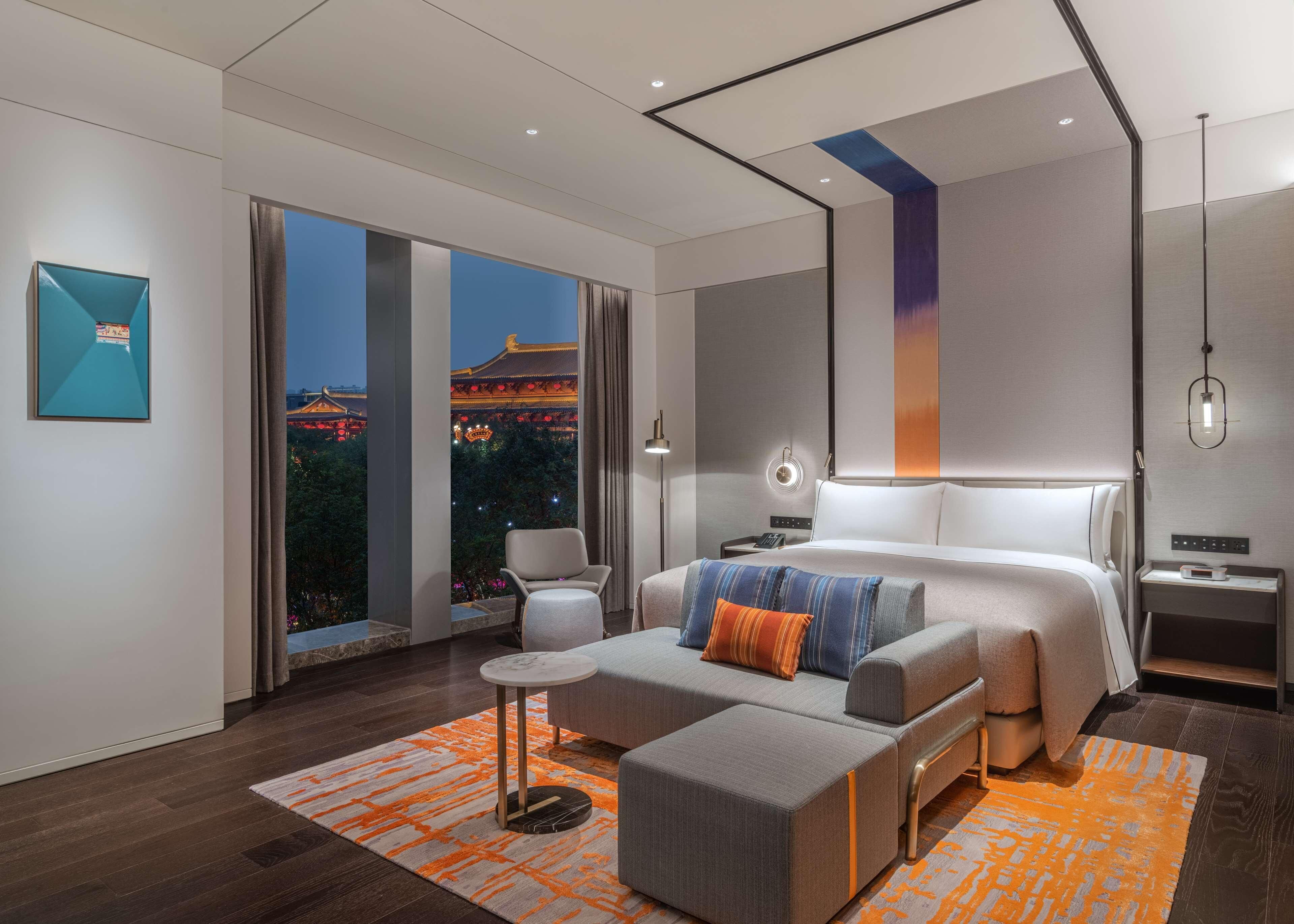 Roba de llit hipoal·lergògena, minibar i caixa forta a l'habitació 