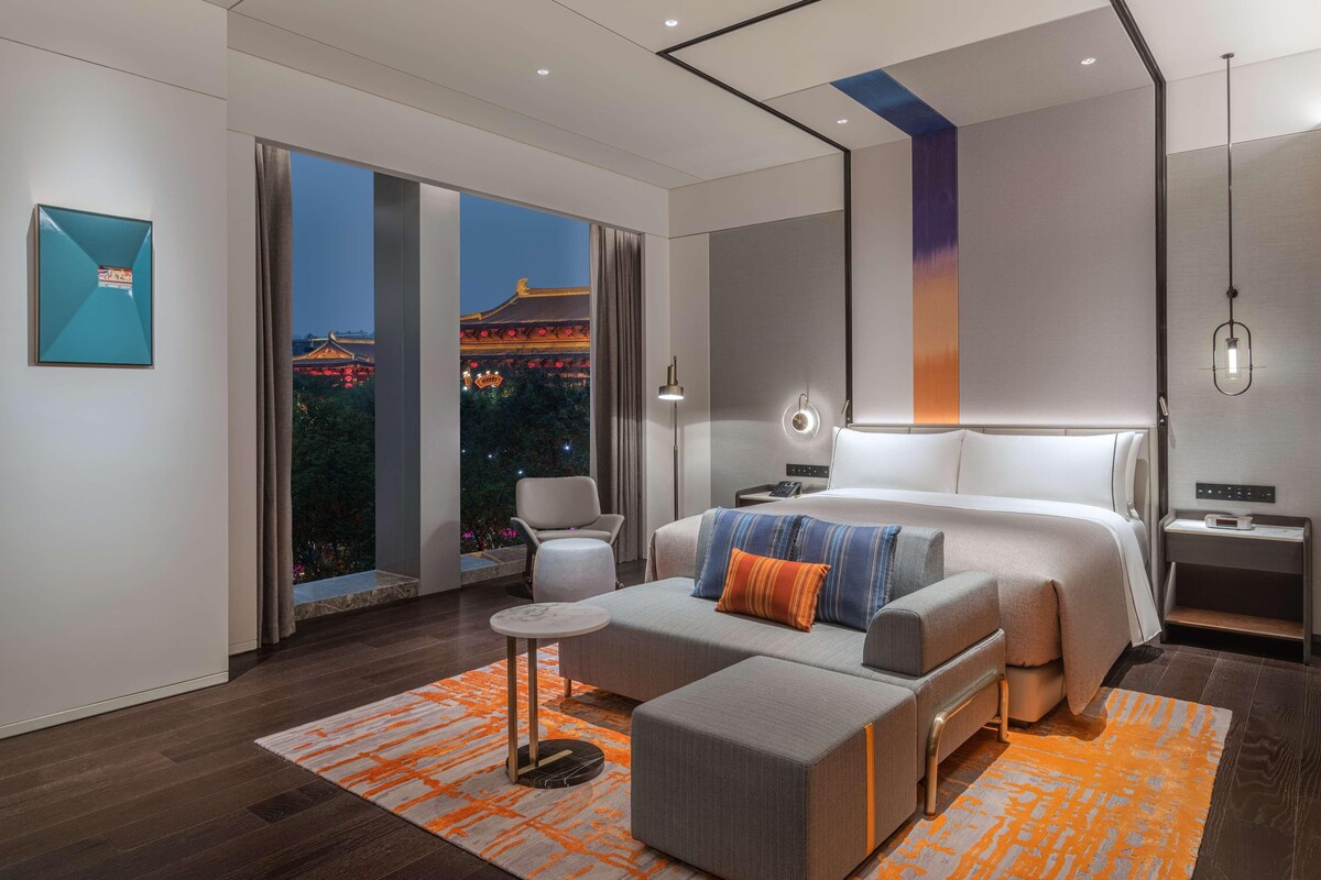 King Breezy Deluxe Room