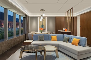 Chic Suite | Hypo-allergenic bedding, minibar, in-room safe, individually decorated - Canopy by Hilton Xi'an Qujiang (Xi'an)