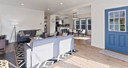 Spacious, pet-friendly home near downtown Spokane—sleeps 14.