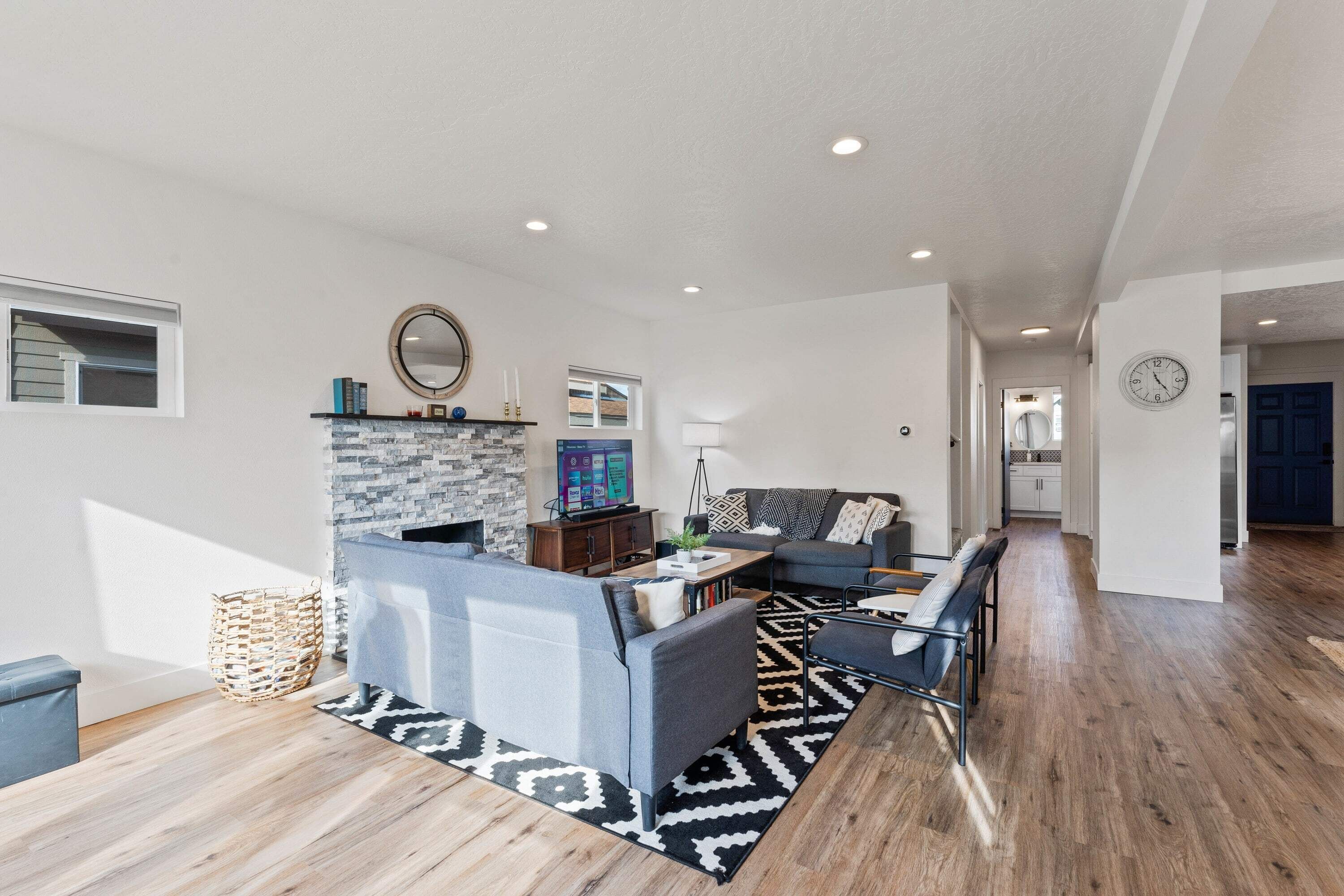 Big House / Mins To DT / Big Groups / Well Stocked