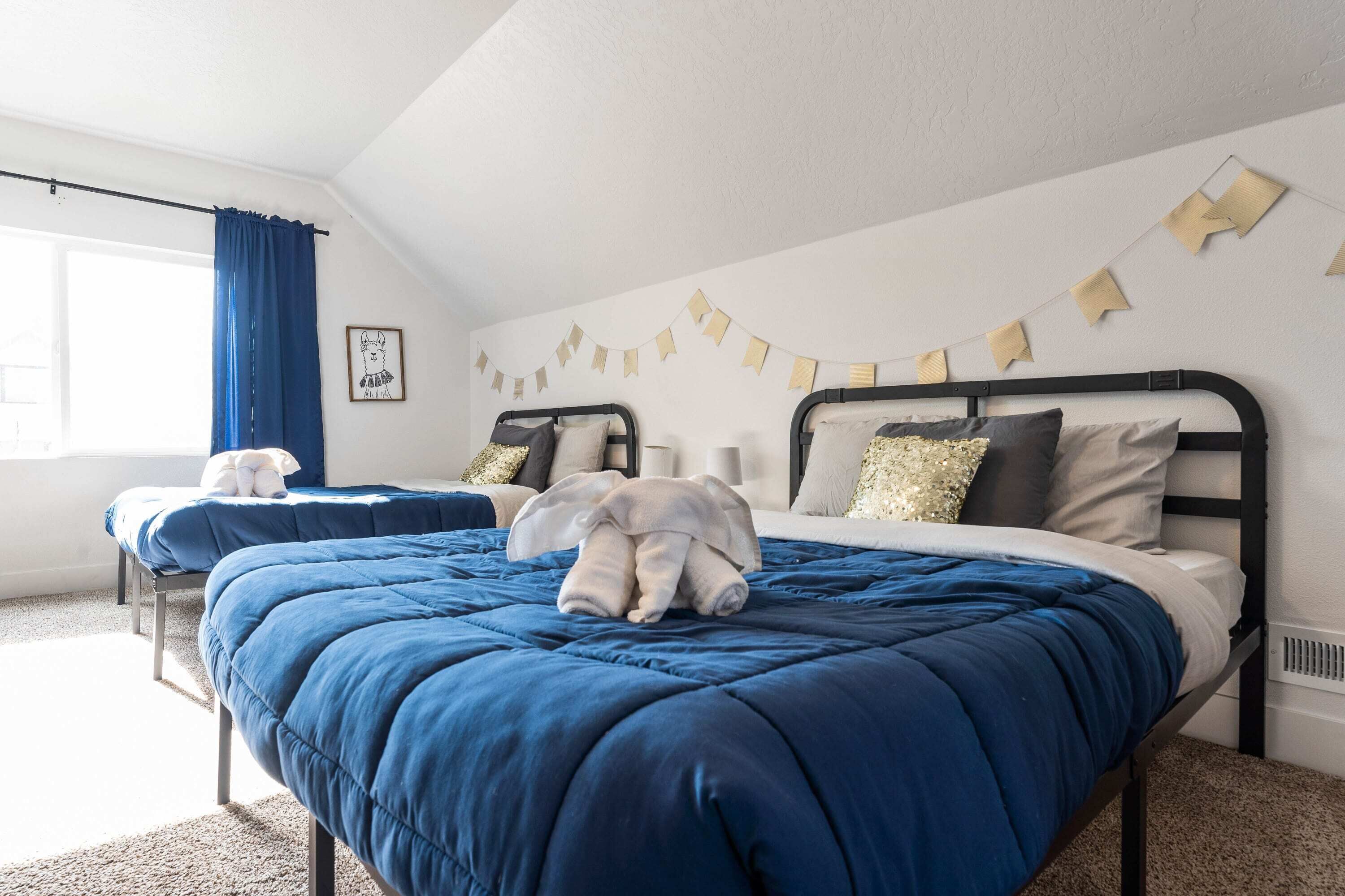 Big House / Mins To DT / Big Groups / Well Stocked