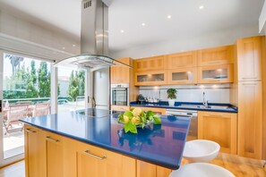 Køleskab, mikrobølgeovn, ovn, opvaskemaskine