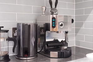 Appartement de base, Plusieurs lits | Cuisine privée | Réfrigérateur, four à micro-ondes, un four, surface de cuisson