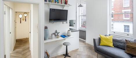 Basic Apartment, Multiple Beds | Living room