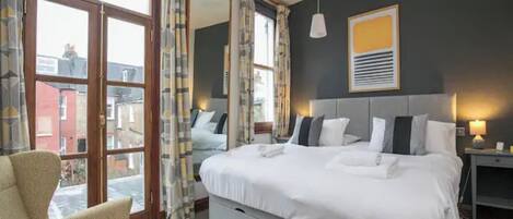 3 bedrooms, iron/ironing board, free WiFi, bed sheets