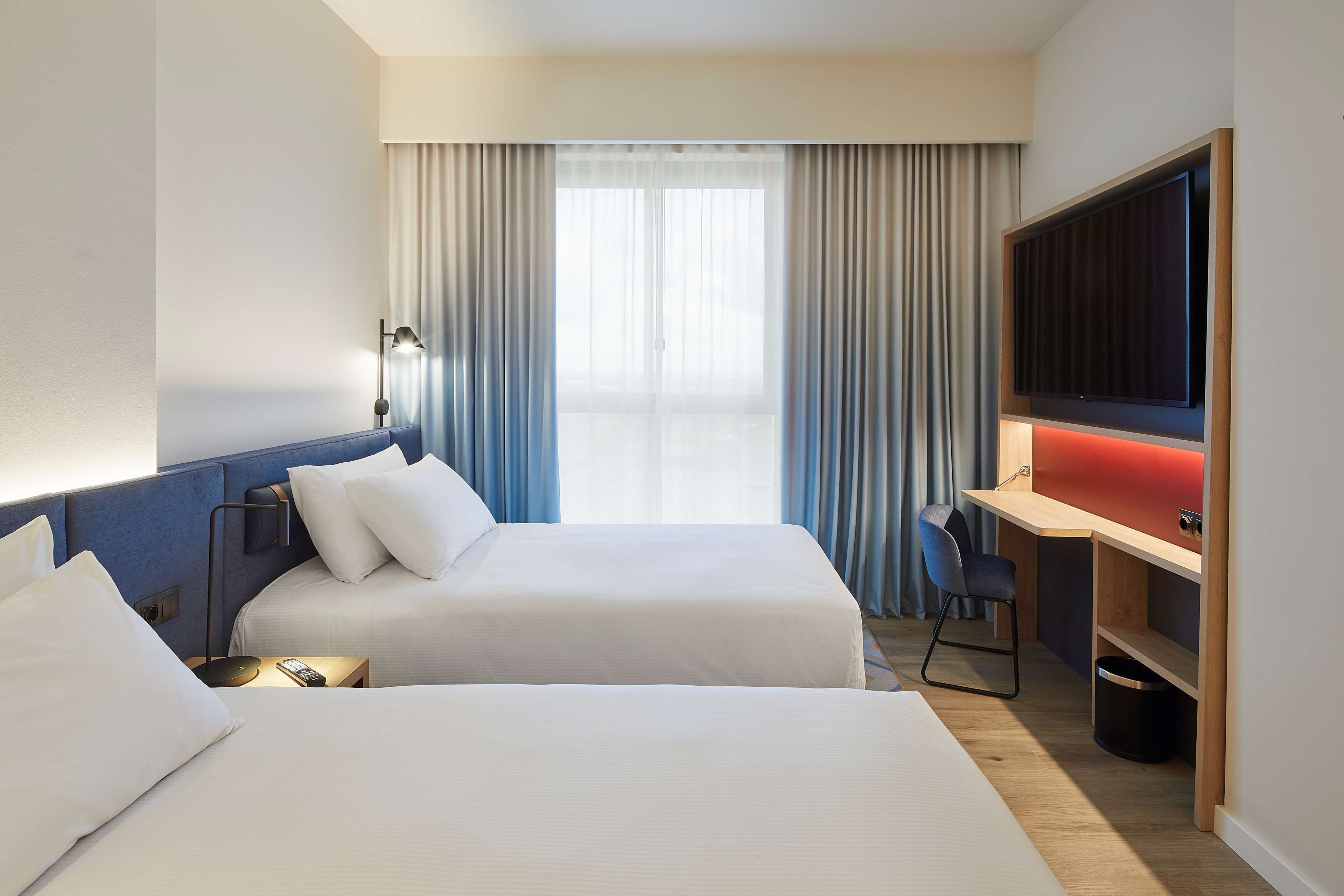 twin room, 2 single beds | egyptian cotton sheets, premium bedding, memory-foam beds, minibar