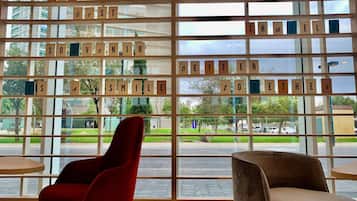 Coin salon dans le hall